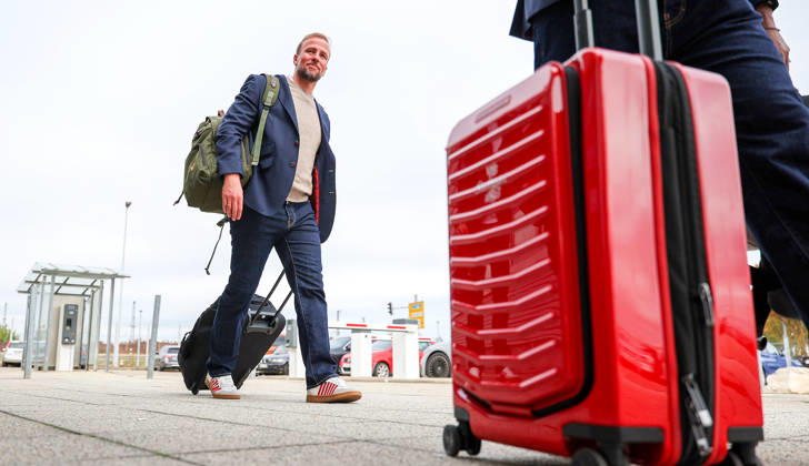 13.10.2026, Stuttgart, Fußball UEFA Champions League, Saison 2026-2027, VfB Stuttgart fliegt nach Bratislava, Abflug, VfB Trainer Sebastian Hoeneß