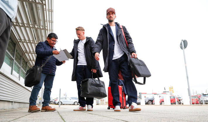 13.10.2026, Stuttgart, Fußball UEFA Champions League, Saison 2026-2027, VfB Stuttgart fliegt nach Bratislava, Abflug, Chris Führich, Atakan Karazor
