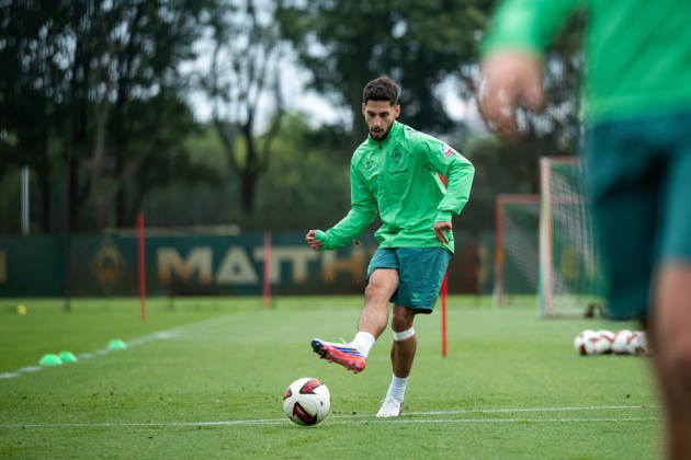 13.10.2026, GER, Fussball, Herren, 1. Bundesliga, Saison 2026 2027, Training, SV Werder Bremen Ludovit Reis ( Werder Bremen, 15 ) am Ball Bremen Trainingsgelände Weserstadion Bremen Deutschland Copyright: xNordphoto Memmlerx