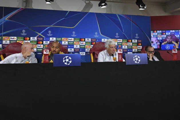 SOCCER - UEFA Champions League - AS Roma - press conference, PK, Pressekonferenz Photo by IPA ABACAPRESS.COM89631933 - Donyell Malen of Roma, Gian Piero Gasperini, head coach of AS Roma, during the 2026–2027 UEFA Champions League match between AS Roma and Real Madrid, at the Trigoria Training Center on October 13, 2026, in Rome, Rome, during the AS Roma press conference and pre-match training session - Real Madrid at the Trigoria Training Center on October 13, 2026, in Rome, Rome. During the AS Roma press conference and training session ahead of the UEFA Champions League soccer match in Rome, Italy, on October 13, 2026 Roma Italy Copyright: xIPAxSport ABACAx
