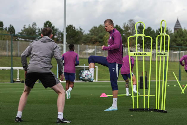 UEFA Champions League press conference, PK, Pressekonferenz and open training Matchday 2 of 8 Manchester City v Paris Saint-Germain Erling Haaland of Manchester City in the training session during the UEFA Champions League press conference and open training Matchday 2 of 8 Manchester City vs Paris Saint-Germain at City Football Academy, Manchester, United Kingdom on 13 October 2026 (Photo by Mark Cosgrove News Images) Manchester City Football Academy Greater Manchester United, ManU Kingdom Copyright: xMarkxCosgrove NewsxImagesx