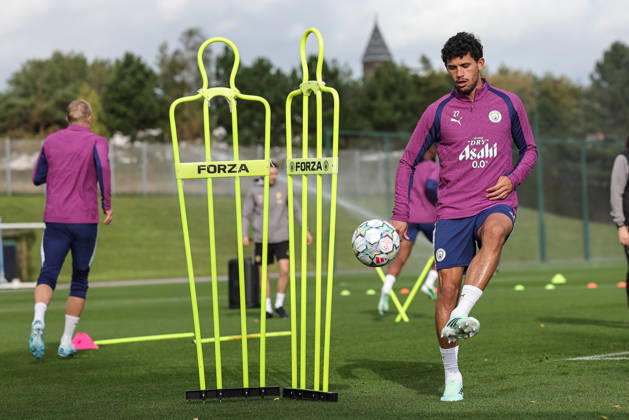 UEFA Champions League press conference, PK, Pressekonferenz and open training Matchday 2 of 8 Manchester City v Paris Saint-Germain Matheus Nunes of Manchester City in the training session during the UEFA Champions League press conference and open training Matchday 2 of 8 Manchester City vs Paris Saint-Germain at City Football Academy, Manchester, United Kingdom on 13 October 2026 (Photo by Mark Cosgrove News Images) Manchester City Football Academy Greater Manchester United, ManU Kingdom Copyright: xMarkxCosgrove NewsxImagesx