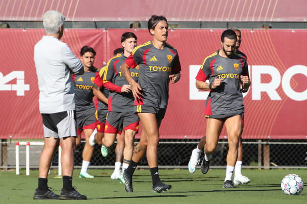 SOCCER - UEFA Champions League - AS Roma - press conference, PK, Pressekonferenz Photo by IPA ABACAPRESS.COM89637367 - October 13, 2026 Champions League: Gasperini and Malen Press Conference Training Sessions In the photo: Dybala practicing (Photo by Gino Mancini) Roma Italy  Copyright: xIPAxSport ABACAx