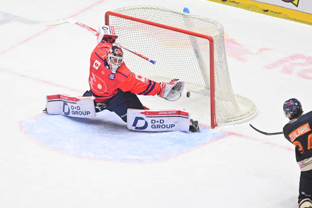 Ice hockey, Eishockey Champions League match: HC Dynamo Pardubice vs Vaxjo Lakers Hockey Club in Pardubice, Czech Republic, October 13, 2026. Goalie of Pardubice Roman Will, Peter Cehlarik of Vaxjo. (CTKxPhoto JosefxVostarek) CTKPhotoP2026101306745  CTKPhotoP2026101306745