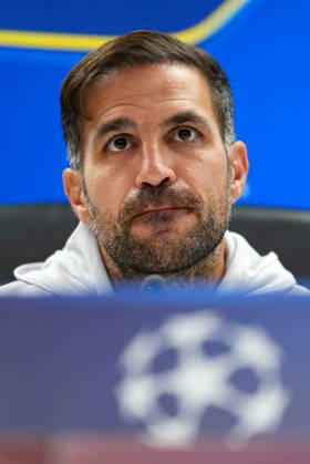 press conference, PK, Pressekonferenz Champions League Como 1907 2026 2027 Rotterdam - Coach Cesc Fabregas of Como 1907 looks on during a press conference before the Champions League match against Feyenoord Rotterdam. The press conference is set at Stadion Feijenoord on 13 October 2026 in Rotterdam, Netherlands. (Hero Images Yannick Verhoeven) Copyright: xYannickxVerhoevenx