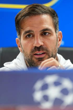 press conference, PK, Pressekonferenz Champions League Como 1907 2026 2027 Rotterdam - Coach Cesc Fabregas of Como 1907 looks on during a press conference before the Champions League match against Feyenoord Rotterdam. The press conference is set at Stadion Feijenoord on 13 October 2026 in Rotterdam, Netherlands. (Hero Images Yannick Verhoeven) Copyright: xYannickxVerhoevenx