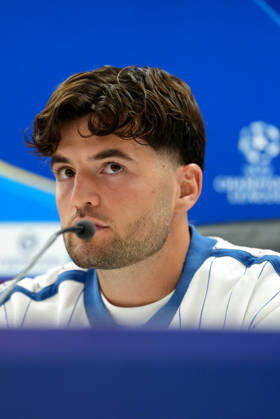 press conference, PK, Pressekonferenz Champions League Como 1907 2026 2027 Rotterdam - Martin Baturina of Como 1907 looks on during a press conference before the Champions League match against Feyenoord Rotterdam. The press conference is set at Stadion Feijenoord on 13 October 2026 in Rotterdam, Netherlands. (Hero Images Yannick Verhoeven) Copyright: xYannickxVerhoevenx