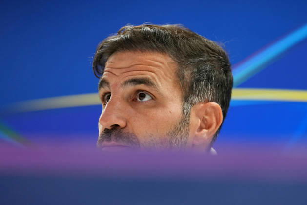press conference, PK, Pressekonferenz Champions League Como 1907 2026 2027 Rotterdam - Coach Cesc Fabregas of Como 1907 looks on during a press conference before the Champions League match against Feyenoord Rotterdam. The press conference is set at Stadion Feijenoord on 13 October 2026 in Rotterdam, Netherlands. (Hero Images Yannick Verhoeven) Copyright: xYannickxVerhoevenx