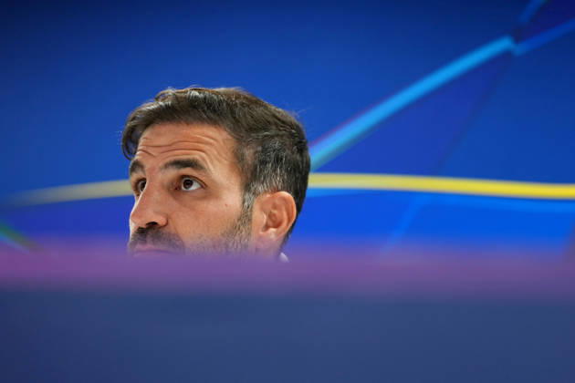 press conference, PK, Pressekonferenz Champions League Como 1907 2026 2027 Rotterdam - Coach Cesc Fabregas of Como 1907 looks on during a press conference before the Champions League match against Feyenoord Rotterdam. The press conference is set at Stadion Feijenoord on 13 October 2026 in Rotterdam, Netherlands. (Hero Images Yannick Verhoeven) Copyright: xYannickxVerhoevenx