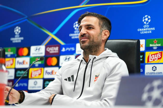 press conference, PK, Pressekonferenz Champions League Como 1907 2026 2027 Rotterdam - Coach Cesc Fabregas of Como 1907 looks on during a press conference before the Champions League match against Feyenoord Rotterdam. The press conference is set at Stadion Feijenoord on 13 October 2026 in Rotterdam, Netherlands. (Hero Images Yannick Verhoeven) Copyright: xYannickxVerhoevenx