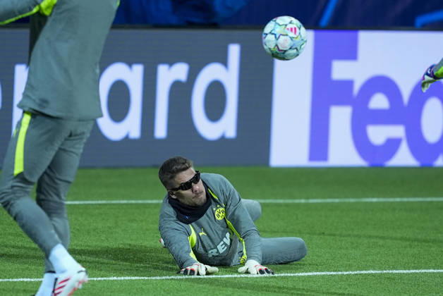 Champions League Bodo Glimt Borussia Dortmund Bodo 20261013 Borussia Dortmund s goalkeepers are training while wearing a certain type of glasses at Aspmyra Stadium, the day of the Champions League soccer match between Bodo Glimt and Borussia Dortmund. Photo: Terje Pedersen, NTB, Bodo, Norway. EDITORIAL USE ONLY. RESTRICTED USE FOR BETTING COMPANIES.  Copyright: xTerjexPedersenx xNTBx