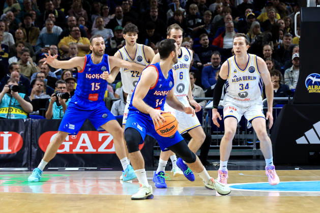 13.10.2026, Deutschland, GER, DEU, Basketball, Champions League (BCL), 1.Tag, Saison 2026 2027, Berlin, ALBA Berlin vs Igokea MALTE DELOW ( ALBA Berlin 6 ), BRANDON ANGEL ( ALBA Berlin 21 ), Justin Bean ( ALBA Berlin 34 ), Petar Kovacevic ( Igokea 14 ), Djordje Topolovic ( Igokea 15 ) nordphoto GmbH Engler Berlin Uber-Arena Berlin Deutschland Copyright: xNordphotox xEnglerx
