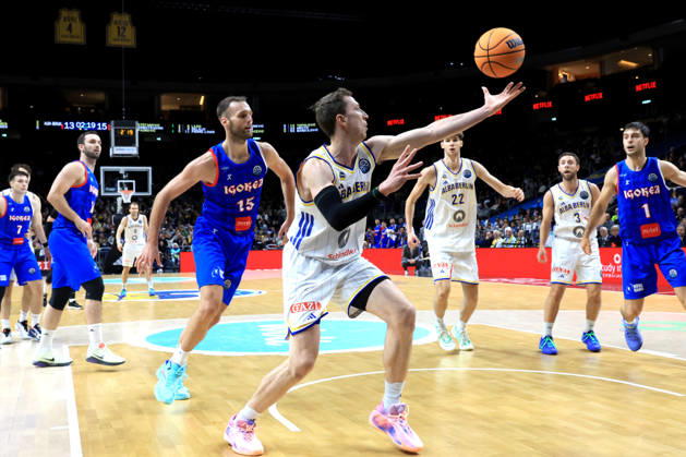 13.10.2026, Deutschland, GER, DEU, Basketball, Champions League (BCL), 1.Tag, Saison 2026 2027, Berlin, ALBA Berlin vs Igokea Justin Bean ( ALBA Berlin 34 ), Djordje Topolovic ( Igokea 15 ) nordphoto GmbH Engler Berlin Uber-Arena Berlin Deutschland Copyright: xNordphotox xEnglerx