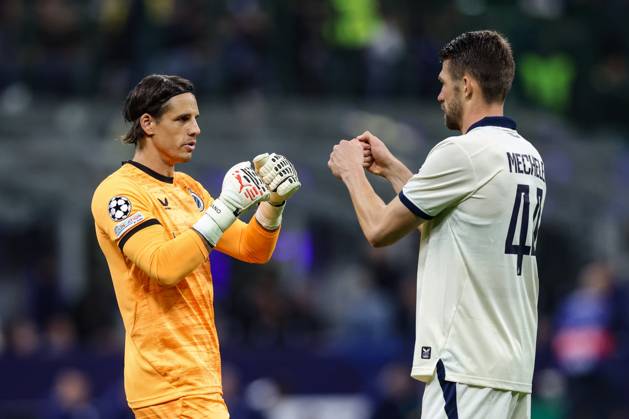 Club s goalkeeper Yann Sommer and Club s Brandon Mechele pictured at the start of a soccer game between Italian Inter Milan and Belgian Club Brugge KV, Tuesday 13 October 2026 in Milan, Italy, on day 2 of the UEFA Champions League league phase. BRUNOxFAHY  x189709733x