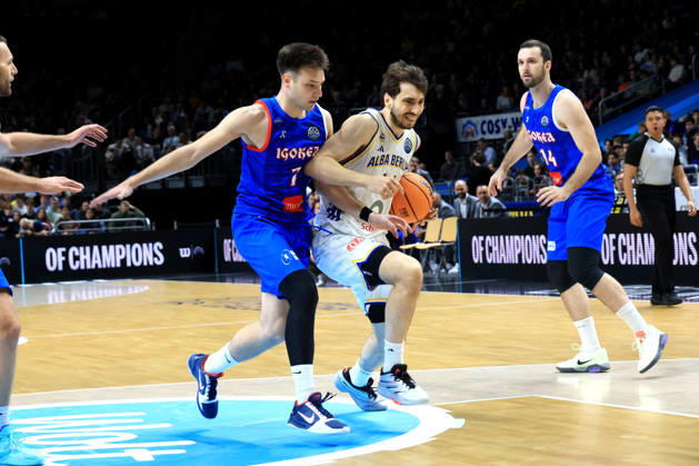 13.10.2026, Deutschland, GER, DEU, Basketball, Champions League (BCL), 1.Tag, Saison 2026 2027, Berlin, ALBA Berlin vs Igokea JONAS MATTISSECK ( ALBA Berlin 9 ), Uros Paunovic ( Igokea 7 ), Petar Kovacevic ( Igokea 14 ) nordphoto GmbH Engler Berlin Uber-Arena Berlin Deutschland Copyright: xNordphotox xEnglerx