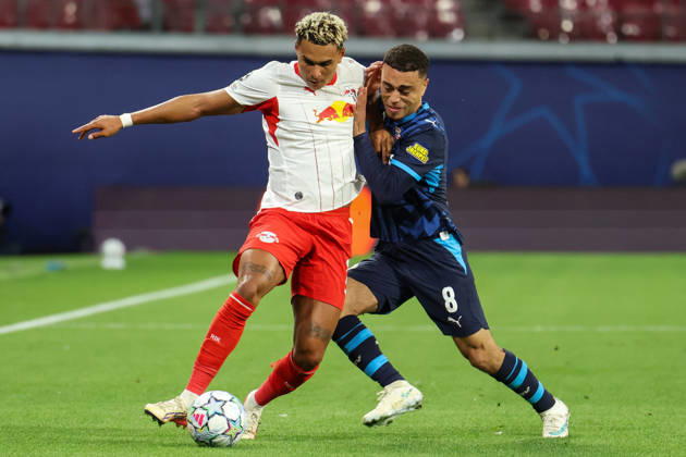 Deutschland: Fußball - UEFA Champions League - Saison 2026 - 2027, 2. Spieltag - RB Leipzig gegen PSV Eindhoven, Red Bull Arena (Leipzig): Zweikampf von Antonio Nusa (RB Leipzig, 7) und Sergino Dest (PSV Eindhoven, 8) Copyright: xLucasxWalterx
