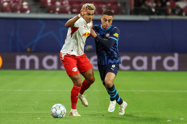 Deutschland: Fußball - UEFA Champions League - Saison 2026 - 2027, 2. Spieltag - RB Leipzig gegen PSV Eindhoven, Red Bull Arena (Leipzig): Zweikampf von Antonio Nusa (RB Leipzig, 7) und Sergino Dest (PSV Eindhoven, 8) Copyright: xLucasxWalterx