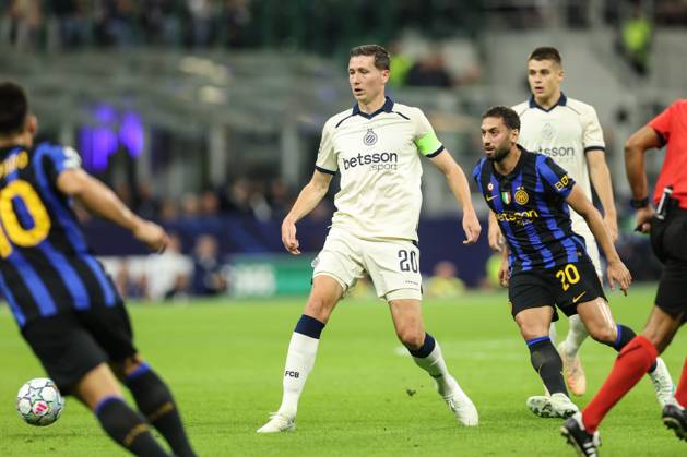 Club s Hans Vanaken and Inter s Hakan Calhanoglu fight for the ball during a soccer game between Italian Inter Milan and Belgian Club Brugge KV, Tuesday 13 October 2026 in Milan, Italy, on day 2 of the UEFA Champions League league phase. BRUNOxFAHY  x189713920x