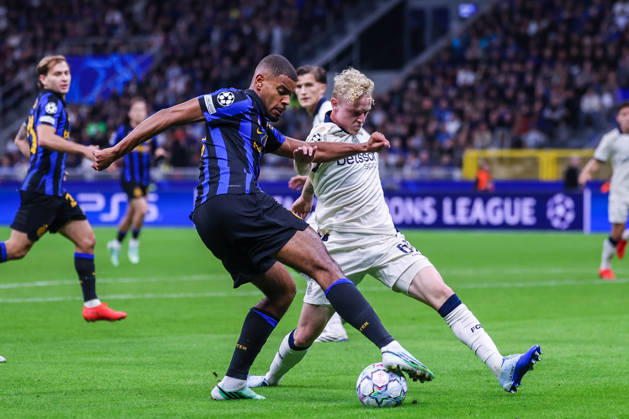 Andy Diouf of FC Internazionale competes for the ball with Joaquin Seys of Club Brugge KV during UEFA Champions League 2026 27 League Phase - Matchday2 football match between FC Internazionale and Club Brugge KV. Italy Copyright: xBEAUTIFULxSPORTS Carabellix