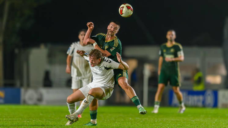 13.10.2026 - Fussball - Saison 2026 2027 - Regionalliga Bayern - 14. Spieltag: SC Eltersdorf - SV Wacker Burghausen - JoTe - xjoxtex - Benedikt Schwarzensteiner (3, SV Wacker Burghausen ) Yannik Jassmann (9, SC Eltersdorf )
