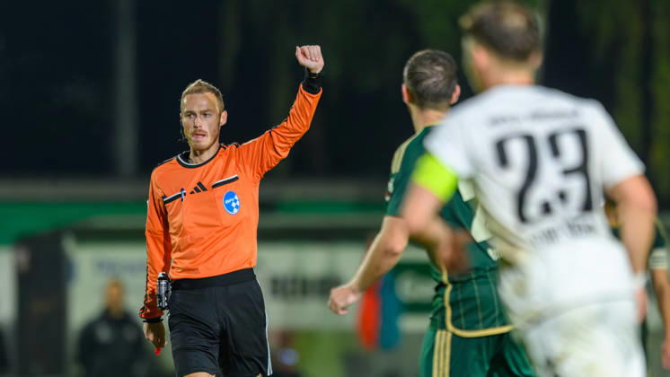 13.10.2026 - Fussball - Saison 2026 2027 - Regionalliga Bayern - 14. Spieltag: SC Eltersdorf - SV Wacker Burghausen - JoTe - xjoxtex - Stefan Treiber ( Schiedsrichter )