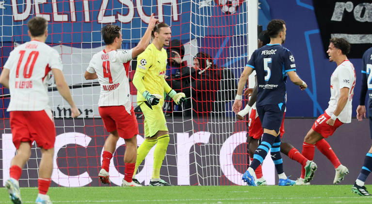 RB Leipzig - PSV Eindhoven Champions League Leipzig, 13.10.2026, Red Bull Arena, Fussball, UEFA Champions League , Gruppenphase, 2.Spieltag, RB Leipzig vs. PSV Eindhoven , Im Bild: Torwart Maarten Vandevoordt (26, RB Leipzig) pariert einen Elfmeter. , Nur zur redaktionellen Nutzung. Only editorial use. , UEFA regulations prohibit any use of photographs as image sequences and or quasi-video. ,