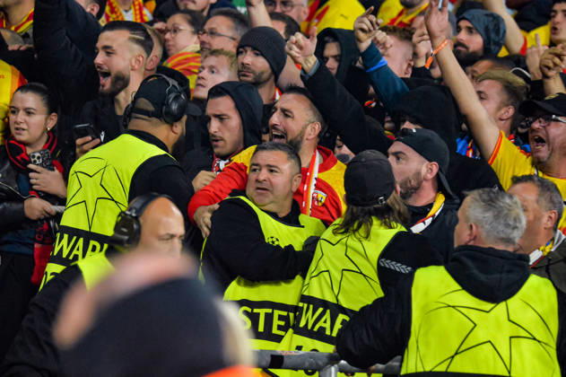 FOOTBALL : RC Lens vs Sporting Club Portugal - Ligue des Champions - Phase de Ligue - Journée 2 - 13 10 2026 Echauffourées en fin de match entre les supporters Lensois et Portugais LensFrance  Copyright: xBaptistexAutissierx