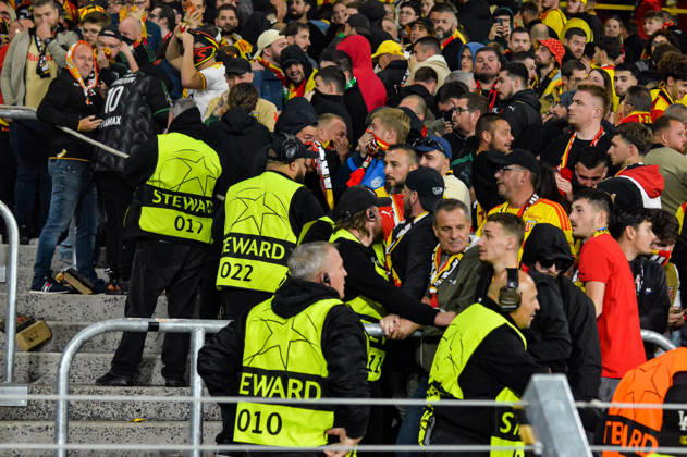 FOOTBALL : RC Lens vs Sporting Club Portugal - Ligue des Champions - Phase de Ligue - Journée 2 - 13 10 2026 Echauffourées en fin de match entre les supporters Lensois et Portugais LensFrance  Copyright: xBaptistexAutissierx