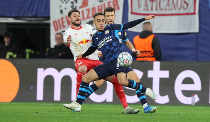 RB Leipzig - PSV Eindhoven Champions League Leipzig, 13.10.2026, Red Bull Arena, Fussball, UEFA Champions League , Gruppenphase, 2.Spieltag, RB Leipzig vs. PSV Eindhoven , Im Bild von links: Romulo (40, RB Leipzig), Sergino Dest ( 8, PSV), Ivan Perisic ( 5, PSV). , Nur zur redaktionellen Nutzung. Only editorial use. , UEFA regulations prohibit any use of photographs as image sequences and or quasi-video. ,