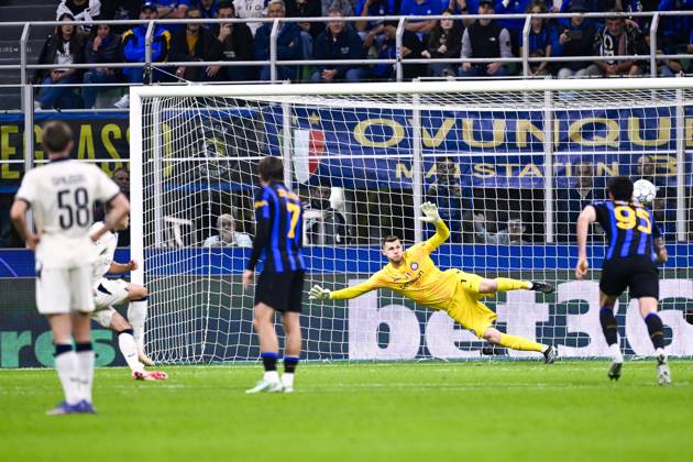 Inter Milan v Club Brugge - UEFA Champions League MILAN, ITALY - OCTOBER 13 : Tresoldi Nicolo forward of Club Brugge scoring a penalty shot during the UEFA Champions League 2026 27 League Phase matchday 2 match between Inter Milan and Club Brugge on October 13, 2026 in Milan, Italy, 13 10 2026 Milan Italy  Copyright: xTomasxSiskx