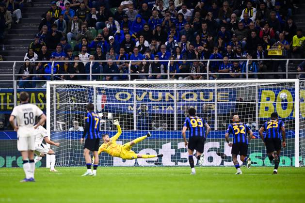 Inter Milan v Club Brugge - UEFA Champions League MILAN, ITALY - OCTOBER 13 : Tresoldi Nicolo forward of Club Brugge scoring a penalty shot during the UEFA Champions League 2026 27 League Phase matchday 2 match between Inter Milan and Club Brugge on October 13, 2026 in Milan, Italy, 13 10 2026 Milan Italy  Copyright: xTomasxSiskx