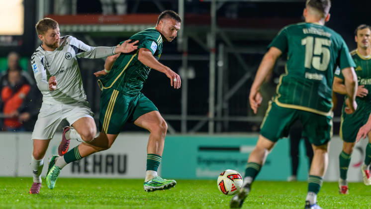 13.10.2026 - Fussball - Saison 2026 2027 - Regionalliga Bayern - 14. Spieltag: SC Eltersdorf - SV Wacker Burghausen - JoTe - xjoxtex - Alexander Gordok (7, SV Wacker Burghausen ) Yannik Jassmann (9, SC Eltersdorf )