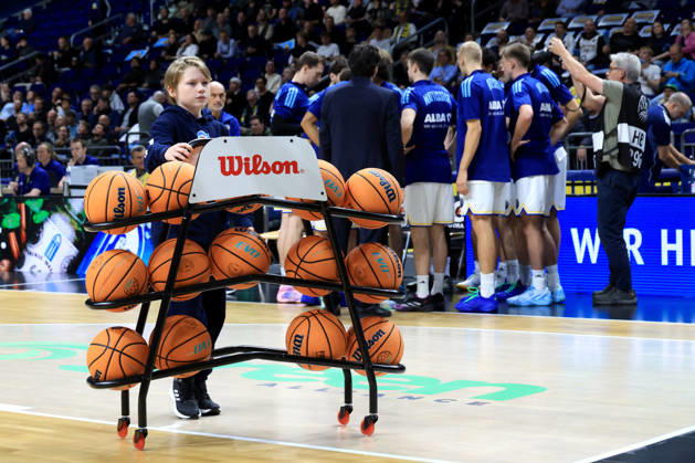 13.10.2026, Deutschland, GER, DEU, Basketball, Champions League (BCL), 1.Tag, Saison 2026 2027, Berlin, ALBA Berlin vs Igokea Ballwagen nordphoto GmbH Engler Berlin Uber-Arena Berlin Deutschland Copyright: xNordphotox xEnglerx