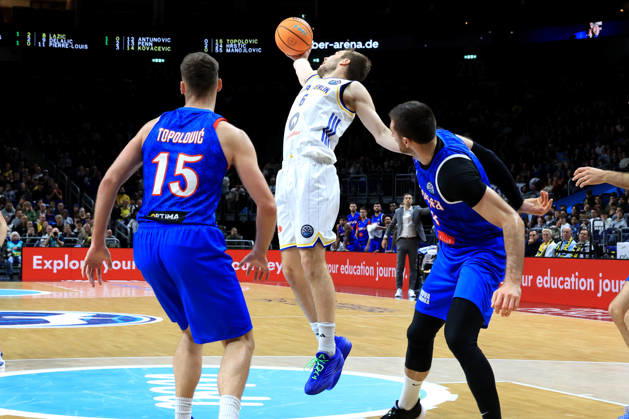 13.10.2026, Deutschland, GER, DEU, Basketball, Champions League (BCL), 1.Tag, Saison 2026 2027, Berlin, ALBA Berlin vs Igokea MALTE DELOW ( ALBA Berlin 6 ), Djordje Topolovic ( Igokea 15 ), Aleksandar Lazic ( Igokea 8 ) nordphoto GmbH Engler Berlin Uber-Arena Berlin Deutschland Copyright: xNordphotox xEnglerx