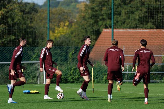 Anderlecht s players pictured in action during a training session of Belgian soccer team RSC Anderlecht, Wednesday 14 October 2026 in Brussels. The team is preparing for the second match of the UEFA Europa League league phase against Croatian GNK Dinamo Zagreb tomorrow. KURTxDESPLENTER  x189777858x