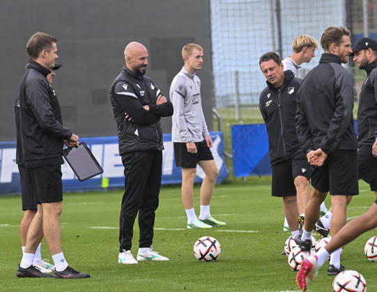 Hoffenheim complete preparations for UEFA Europa League clash with Besiktas SINSHEIM, GERMANY - OCTOBER 14: Hoffenheim head coach Christian Ilzer leads a training session at the club s facilities ahead of their UEFA Europa League Matchday 2 game against Besiktas in Sinsheim, Germany, on October 14, 2026. Halil Sagirkaya Anadolu Sinsheim Germany. Editorial use only. Please get in touch for any other usage.  Copyright: x2026xAnadoluxHalilxSagirkayax