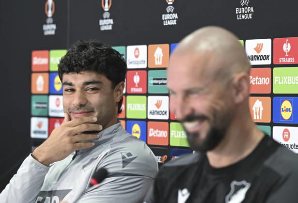 Hoffenheim s press conference, PK, Pressekonferenz ahead of Besiktas match SINSHEIM, GERMANY - OCTOBER 14: Hoffenheim head coach Christian Ilzer, right, and defender Ozan Kabak speak during a press conference ahead of their UEFA Europa League Week 2 match against Besiktas, on October 14, 2026 in Sinsheim, Germany Halil Sagirkaya Anadolu Sinsheim Germany. Editorial use only. Please get in touch for any other usage.  Copyright: x2026xAnadoluxHalilxSagirkayax