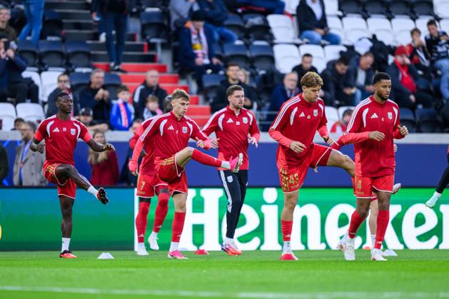 SOCCER - UEFA CL, LASK vs Liverpool LINZ,AUSTRIA,14.OCT.26 - SOCCER - UEFA Champions League, Linzer ASK vs Liverpool FC. Image shows players of LASK during warm-up.  GEPAxpictures xChristianxMoser
