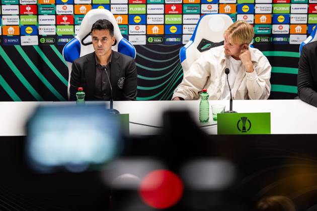 SPLIT - Ajax coach Michel Sanchez and Julian Brandt of Ajax during a press conference, PK, Pressekonferenz the day before the Conference League match between Hadjuk Split and Ajax at the Poljud Stadium. SONNY LENSEN ANP xVIxANPxSportx xxANPxIVx 572434813 originalFilename: 572434813.jpg
