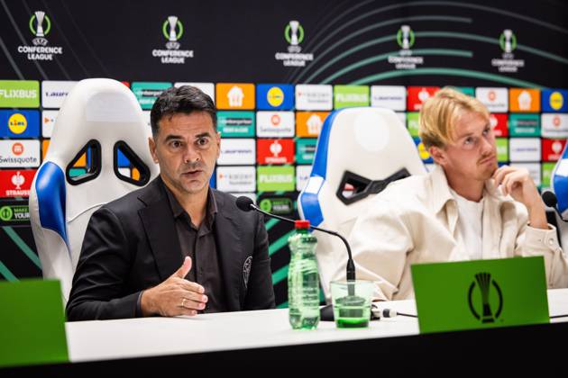 SPLIT - Ajax coach Michel Sanchez and Julian Brandt of Ajax during a press conference, PK, Pressekonferenz the day before the Conference League match between Hadjuk Split and Ajax at the Poljud Stadium. SONNY LENSEN ANP xVIxANPxSportx xxANPxIVx 572434918 originalFilename: 572434918.jpg