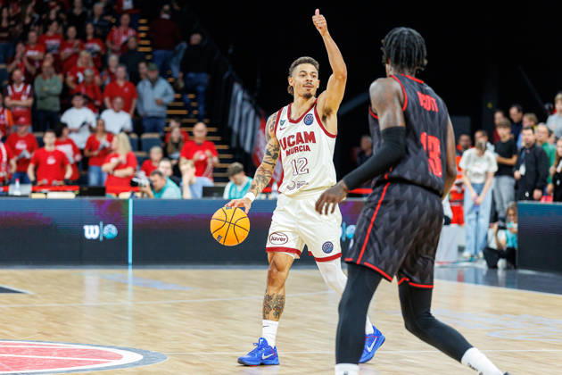 Jonah Radebaugh (UCAM Murcia, 12), Trevon Scott (BMA365 Bamberg Baskets, 13), BMA365 Bamberg Baskets vs. UCAM Murcia, Basketball, Basketball Champions League, 3. Spieltag, 14.10.2026 BMA365 Bamberg Baskets vs. UCAM Murcia, Basketball, Basketball Champions League, 3. Spieltag, 14.10.2026 Bamberg Copyright: xEibner-Pressefoto G.xSantemizx EP_EER