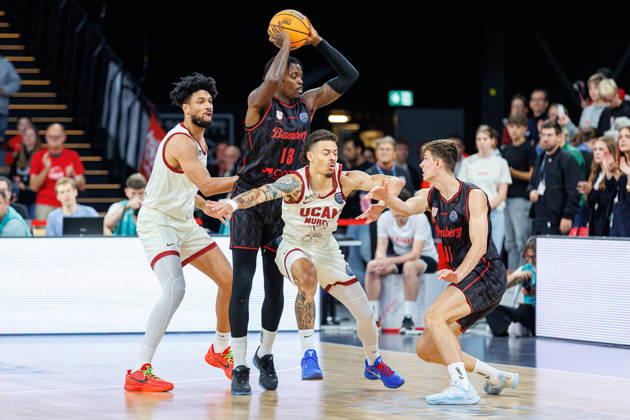 Kaiser Gates (UCAM Murcia, 04), Trevon Scott (BMA365 Bamberg Baskets, 13), Jonah Radebaugh (UCAM Murcia, 12), Richard Balint (BMA365 Bamberg Baskets, 11), BMA365 Bamberg Baskets vs. UCAM Murcia, Basketball, Basketball Champions League, 3. Spieltag, 14.10.2026 BMA365 Bamberg Baskets vs. UCAM Murcia, Basketball, Basketball Champions League, 3. Spieltag, 14.10.2026 Bamberg Copyright: xEibner-Pressefoto G.xSantemizx EP_EER