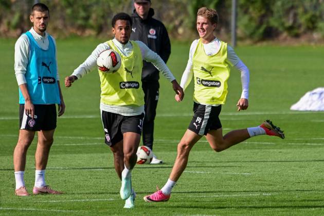 Youssoupha Niang Ahlstrand Erik ( Pauli ) Deutschland , Hamburg , Trainingsgelände an der Kollaustrasse , Fussball , 2. Bundesliga , FC St Pauli