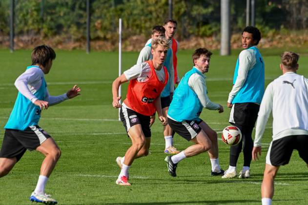 Sam Klein Connor Metcalfe Joel Chima Fujita ( Pauli ) Deutschland , Hamburg , Trainingsgelände an der Kollaustrasse , Fussball , 2. Bundesliga , FC St Pauli