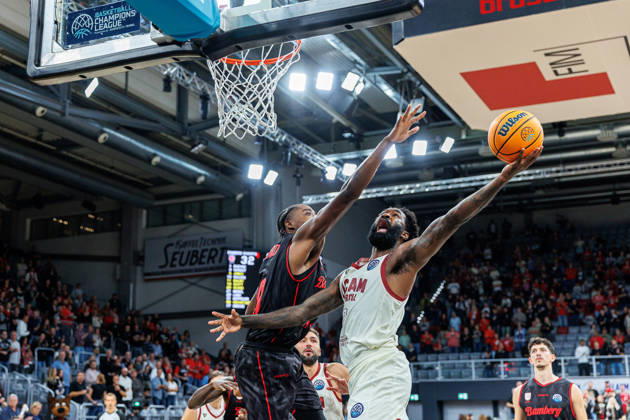 Hason Ward (BMA365 Bamberg Baskets, 20), Howard Sant-Roos (UCAM Murcia, 08), BMA365 Bamberg Baskets vs. UCAM Murcia, Basketball, Basketball Champions League, 3. Spieltag, 14.10.2026 BMA365 Bamberg Baskets vs. UCAM Murcia, Basketball, Basketball Champions League, 3. Spieltag, 14.10.2026 Bamberg Copyright: xEibner-Pressefoto G.xSantemizx EP_EER