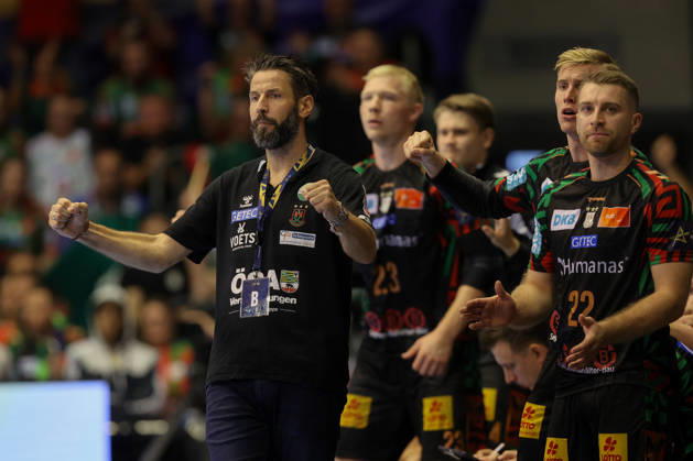 14.10.2026, xtgx, Handball Champions Legaue, SC Magdeburg - Industria Kielce emspor, v.l. Bennet Wiegert (Magdeburg, Trainer) Jubel, Torjubel, jubelt ueber das Tor, celebrate the goal, celebration Magdeburg