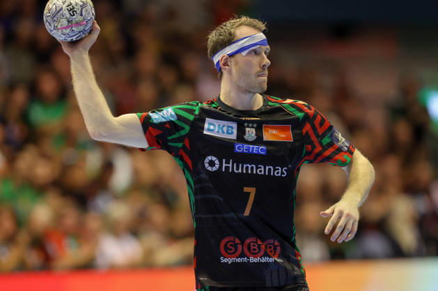 14.10.2026, xtgx, Handball Champions Legaue, SC Magdeburg - Industria Kielce emspor, v.l. Felix Claar (Magdeburg, 7) Verband Kopfverband verletzt Verletzung Magdeburg