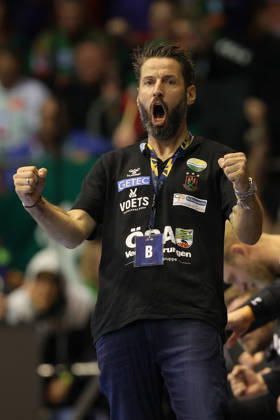 14.10.2026, xtgx, Handball Champions Legaue, SC Magdeburg - Industria Kielce emspor, v.l. Bennet Wiegert (Magdeburg, Trainer) Jubel, Torjubel, jubelt ueber das Tor, celebrate the goal, celebration Magdeburg