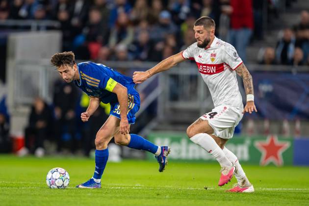 Andraz Sporar in a battle with Jeff Chabot during UEFA Champions league match , SK Slovan Bratislava - VFB Stuttgart , 14. october 2026, Tehelne pole Stadium, Bratislava, Slovakia Copyright: xMICHALxFAJT,ZOSPORTU.SKx MAJ_1040