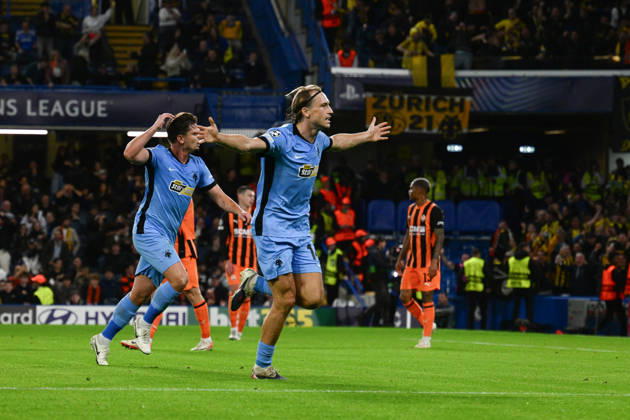 LONDON, ENGLAND - OCTOBER 14: Lovro Majer of AEK Athens celebrates scoring the opening goal with his team mates during the UEFA Champions League 2026 27 League Phase MD2 match between FC Shakhtar Donetsk and AEK Athens at Stamford Bridge on October 14, 2026 in London, England. (Photo by Yaroslav Dunka Sports Press Photo) Copyright: xYaroslavxDunkax xSPPx Sportspressphoto_SPR255824